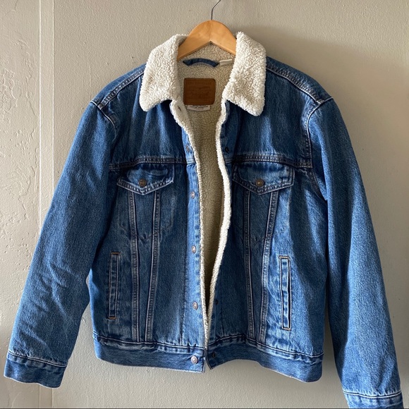 Levi's Jackets & Blazers - NWOT Levi’s Denim Sherpa Jacket